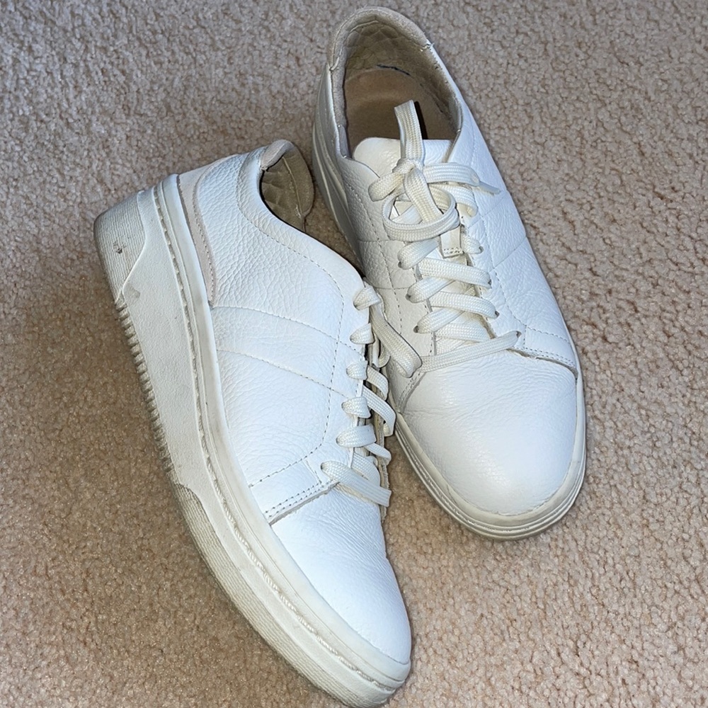 Dr. scholls white sneakers